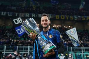 恰尔汗奥卢：我们需要尽快终结冠军悬念 梦想随国米夺得欧冠冠军