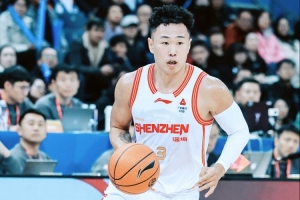 游刃有余!贺希宁14中9高效砍下24分5板4断 三分6中5