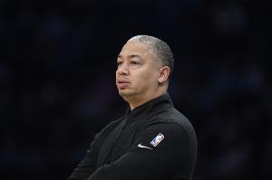 卢：收官战不一定安排队员轮休 我们后续看球员身体状态再决定