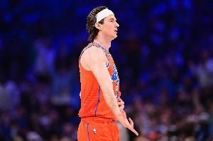 戴格诺特：卡尔森效率很高能稳定输出 他和托皮奇搭档效果很好