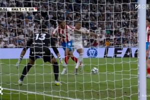 是点球吗？姆巴佩禁区内脸部被打到倒地，裁判没表示