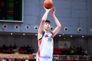 一柱擎天!徐昕出战29分钟 10中7&8罚7中砍下21分11板4帽!