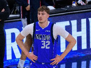 欲抢回最佳新秀!弗拉格25中13得到33分6板5助 三分7中3