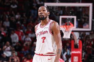 杜兰特:有时就是会陷入对攻战 我们最近几周的防守其实很稳固