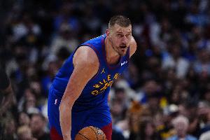 皮尔斯:约基奇同时领跑篮板&助攻比砍100分还难 MVP讨论该更激烈