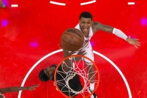 变态防守!麦丹先成功切球谢泼德 然后又帽飞小贾巴里·史密斯