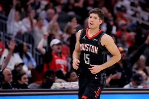 不尽如人意！谢泼德12中5得到12分3板3助 正负值-17全场最低