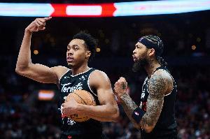 这双核？巴恩斯半场6中2得4分2板2助 英格拉姆4罚0中得8分3板5助