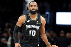 家有一老如有一宝！康利3投全中得9分4助0失误 正负值+17全场最高