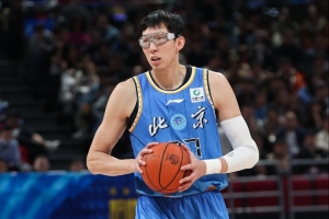 乏善可陈!周琦被王哲林压制 全队7中5拿12分8板