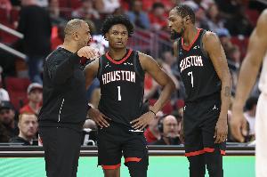 乌度卡狠人！联盟总出场时间前4中火箭占3席 阿门KD前二 小贾第4