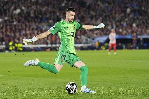 支持+认可!巴萨球迷德比战中高唱“霍安·加西亚来自拉玛西亚”