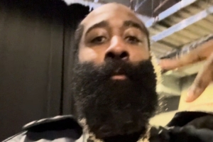 昨日赛后为中国球迷签名！哈登秀中文：中国球迷们 我爱你