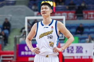 能对吗？广厦半场篮板24-13&前场板15-4 多出手12次落后广东11分