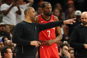 上季西2&本季西5!火箭本赛季52胜30负持平上赛季 但排名差了3名