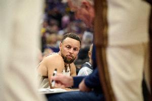 伤病影响!库里本季打43场&近6年新低 场均26.6分4.7助&三分39.3%