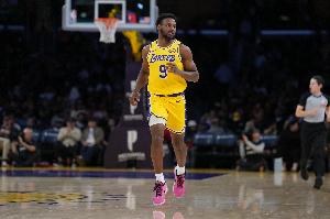 无需倚父!55号秀布朗尼单节6中4独得11分3助1断 三分创生涯新高