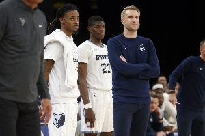 美记：灰熊给除莫兰特外所有人准备了球衣答谢球迷 他感到被排挤