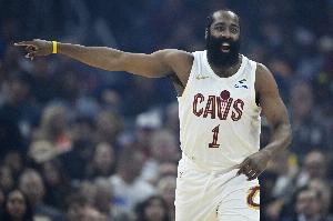 来骑士后时间减少&效率提升！哈登本季场均23.6分8助&命中率43.4%