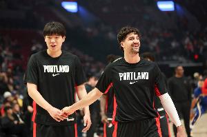 拓媒:即便大出血去换字母哥杨瀚森也绝不会动 因为新老板喜欢他