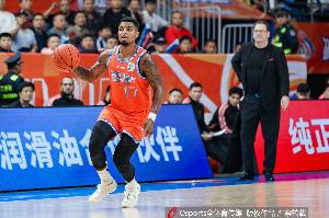 杀疯了！皮特森半场14中8&6记三分轰下22分4板5助2断