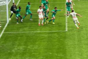 又有新视角!博主晒廖力生折射视频,吧友认为这是不是手球犯规?