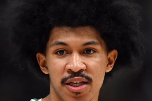 火力全开!小罗恩·哈珀追身三分命中 27分创个人生涯新高