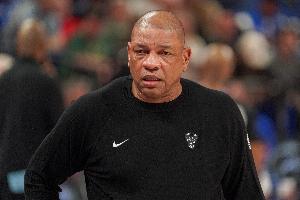 胜率48.5%!老里弗斯执教雄鹿三个赛季战绩97胜103负