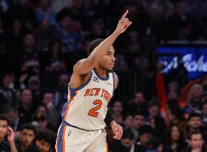 今天我当家!尼克斯主力缺阵 麦克布莱德半场12中7砍两队最高18分