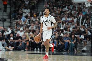 新秀赛季常规赛结束!马刺官方:哈珀因左大拇指伤势提前退赛