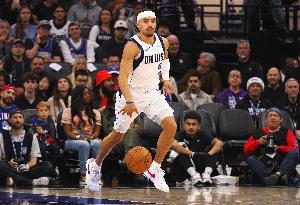 超东契奇&基德!瑞安·内姆哈德常规时间送出21次助攻 创队史纪录