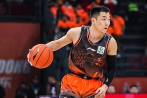 高诗岩CBA生涯总助攻达到2273次 超越吕晓明来到历史助攻榜第9