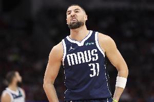 下赛季是否留队?克莱:我有合同但不确定 达拉斯的一切瞬息万变