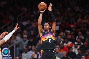 堪称完美！瑞安·邓恩半场8投7中 砍下18分8篮板3助攻1盖帽0失误