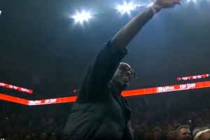 芬奇：加内特是传奇 他来到更衣室与大家交流 让这个夜晚变得特别