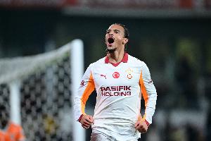 上一次还是身穿拜仁球衣,萨内自2023年3月后首次头球破门