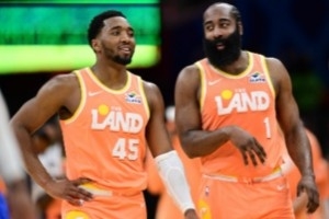 另一位詹姆斯让猛龙再做噩梦!谁能阻挡哈登和米切尔的骑士双枪