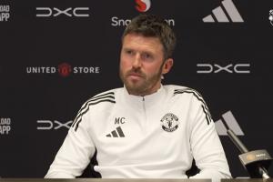 卡里克:绝不接受第六名 梅努的续约进展顺利 能够踢欧冠好处多多