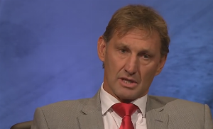 亚当斯：我曾和阿森纳队友酗酒并导致离婚潮 戒酒后写了新书庆祝