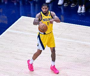 扔就完事了!奥比·托平半场出战12分钟 三分8中6砍下18分