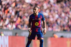 世体：拉菲尼亚可能前往巴萨赛前训练，陪伴队友并提供鼓励