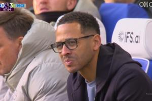 心里太苦！切尔西0-3落后曼城，场边罗塞尼尔上演极致愁容