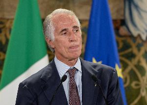 记者:意甲今日开会可能支持马拉戈出任足协主席,洛蒂托等人反对