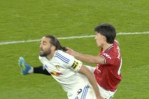 被认定暴力直红停赛3场！电讯报：曼联准备就利马红牌进行上诉