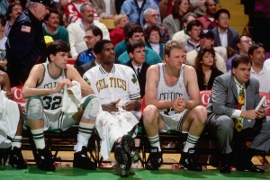 绝杀球给乔丹还是伯德?帕里什:远投给伯德 中距离给乔丹