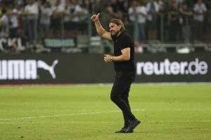 利兹联自1981年首次在联赛客场击败曼联，此前战绩7平11负