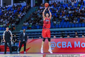 解说:NBA有意徐昕是好事 希望年轻人去大舞台磨练 最好今夏就去