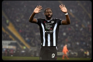 官方:乌迪内斯前锋凯南·戴维斯右腿股二头肌受伤