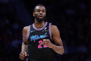 靠谱!维金斯半场7中4砍并列全队最高10分 三分4中2