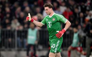 法尔克：如果诺伊尔续约，乌尔比希下赛季仍会获得更多比赛时间